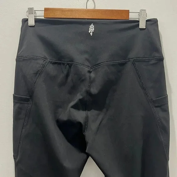 Free People Movement High Rise Black Leggings size Large with side Pockets - Picture 6 of 10